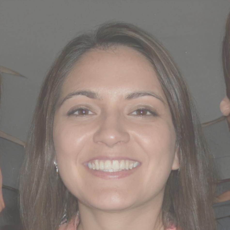 Retrato profesional de Esperanza Torremocha, especialista en análisis de riesgos financieros